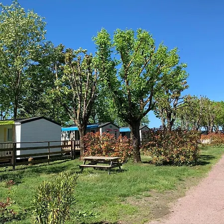 Team - Du Petit Pont Campsite 3*