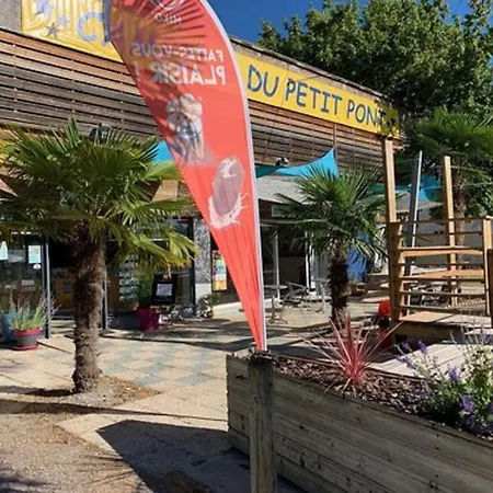 Team - Du Petit Pont Campsite 3*