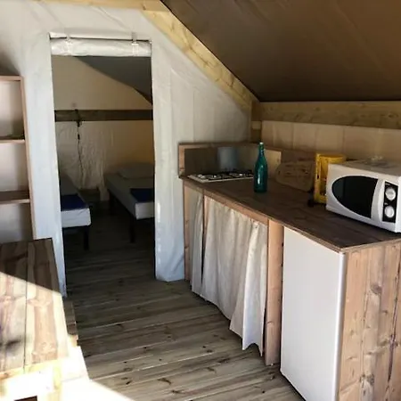 Campsite Team - Du Petit Pont 3*